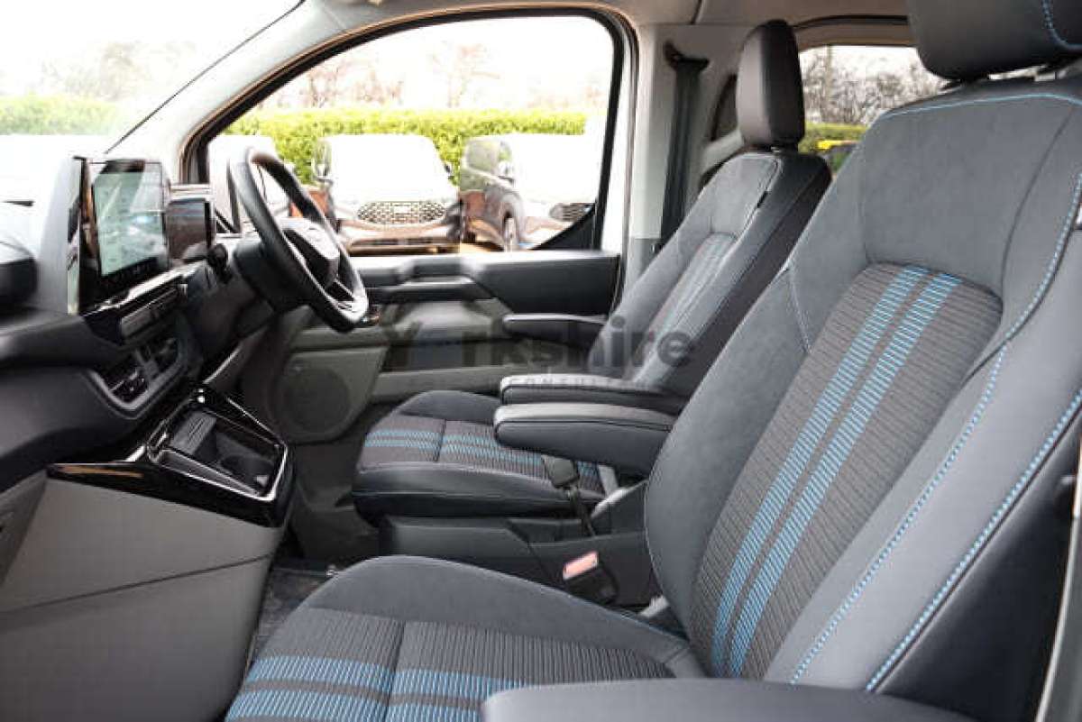 This is the Transit 320 Custom L1H1 DCiV Sport Hybrid vehicle.